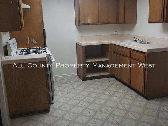 4th image of 455 S Campus Ave APT B