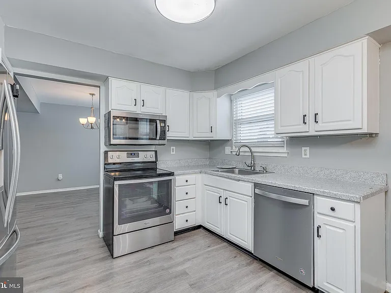 45 Stratford Ln — Photo 10
