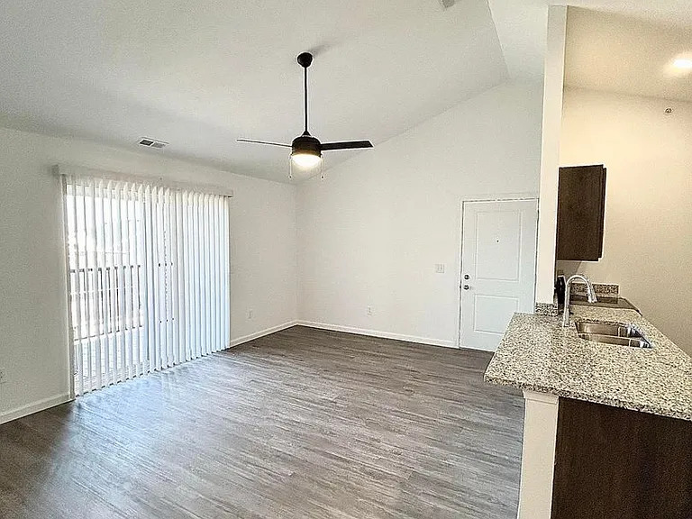 Sagamore Winds Apartments — Photo 21