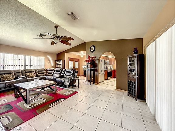 5th image of 825 Anson Ave