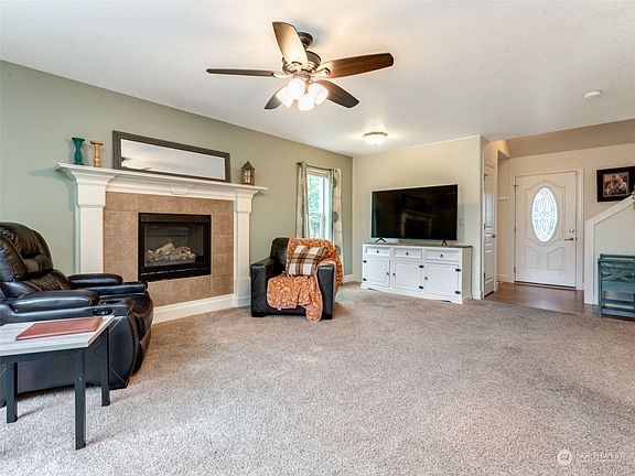 2nd image of 1222 Island Way