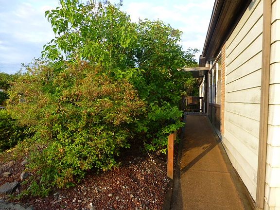 2nd image of 16600 25th Ave NE Unit 90