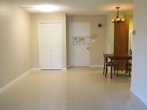 4th image of 95 Essex Dr APT 3C