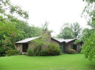 2 Hillcrest Dr, Carbondale, IL 62901