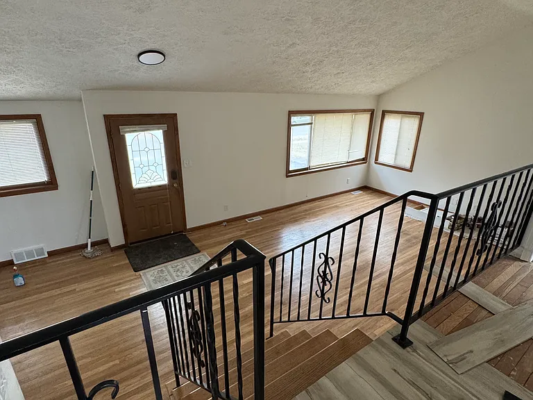 1700 Marilyn Ave — Photo 3