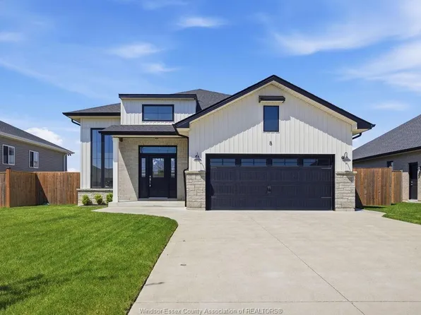 8 Lundy St, Amherstburg, ON N9V 0G5