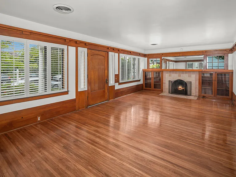3925 Hawk St — Photo 5