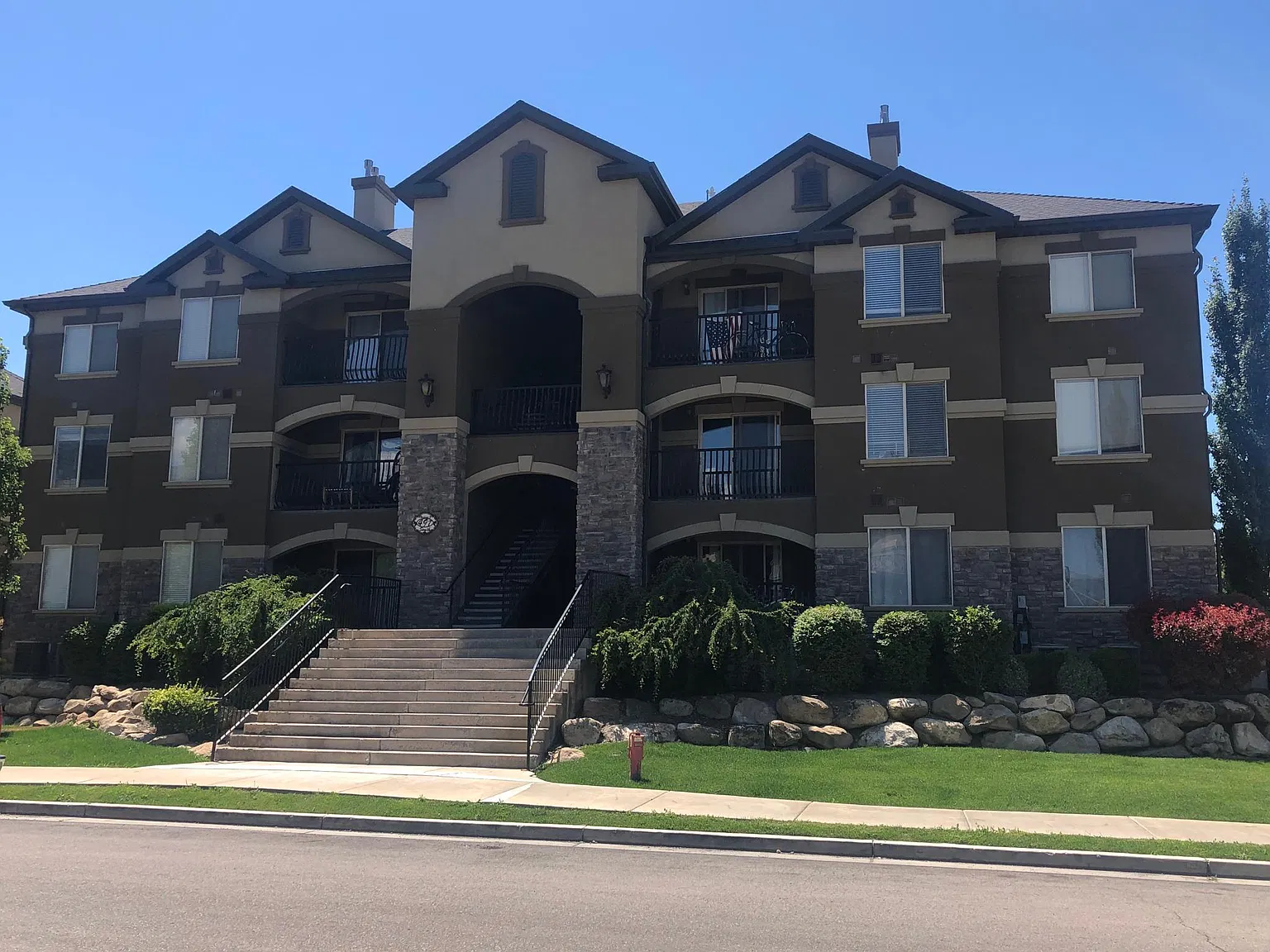 3 bed, 1313 sqft, $1,850 — Photo 3