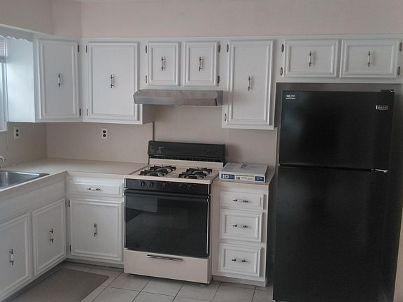 2nd image of 141 Park Dr N