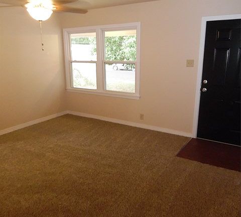 4th image of 905 E 35th St