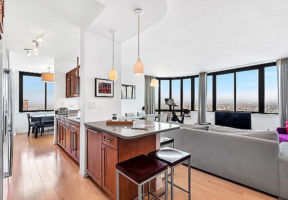 3rd image of 455 E 86th St APT 35B