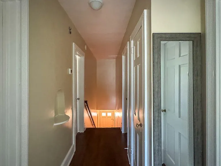 512 1/2 Westmont Dr — Photo 17