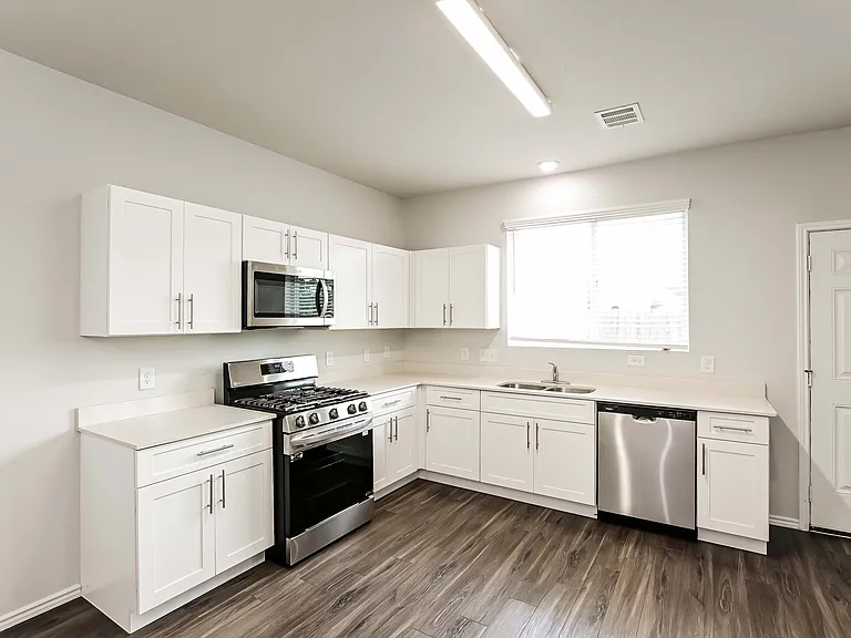 18546 Boomi Ravine Trl — Photo 11