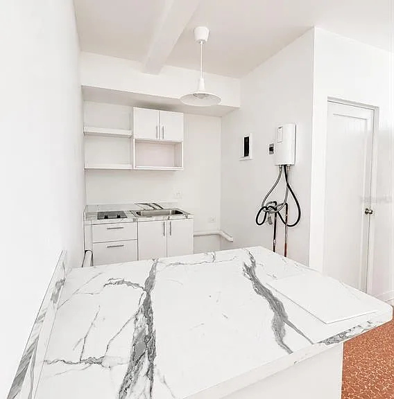 2844 Avenue Roosevelt #303 — Photo 3