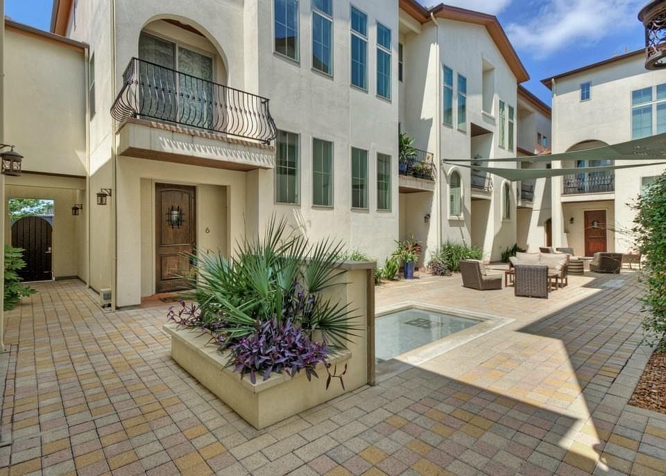 Welcome to 2207 Pasadena Dr #6!