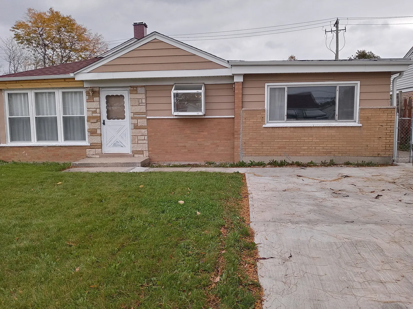 8029 S Kilbourn Ave photo 1