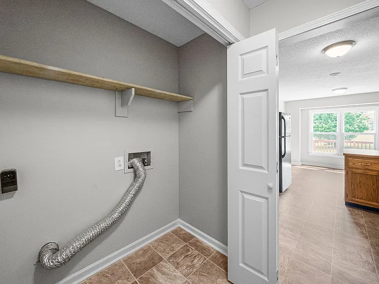 202 Tuscon Ct — Photo 13