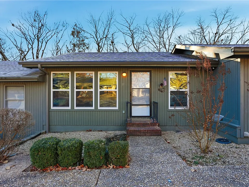 10 Dogwood Dr