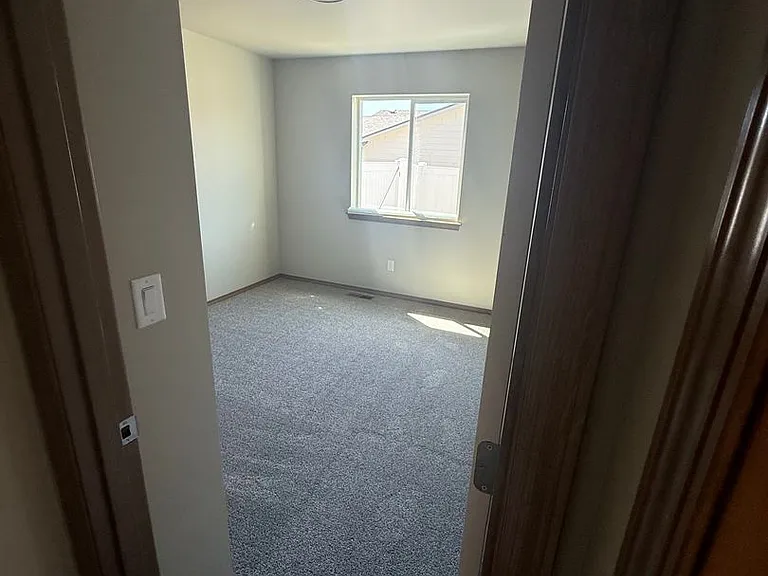 310 S Newton Ave — Photo 17