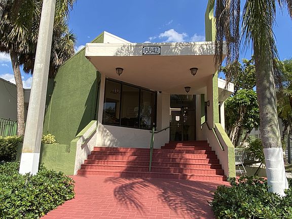 3rd image of 8820 Fontainebleau Blvd APT 303-1