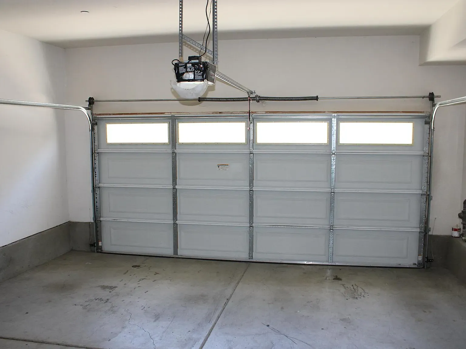 3 bed, 2.5 bath, 2060 sqft, $4,200 — Photo 4