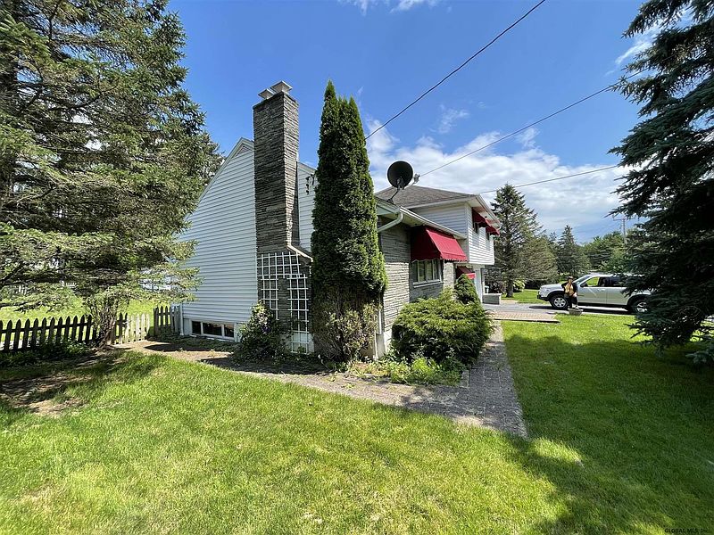 3rd image of 181 UPPER VAN DYKE Avenue
