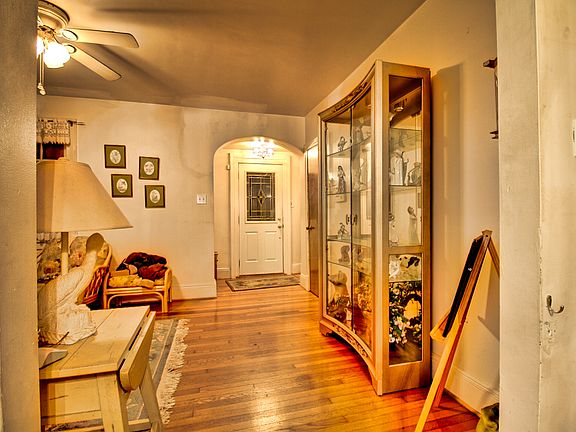 2nd image of 2814 Kenwood Ave