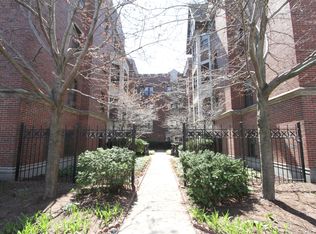 1113 Holly Ct APT 111, Oak Park, IL 60301