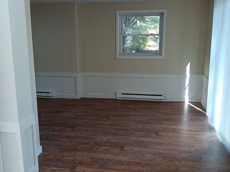 110 Middlesex Dr — Photo 34