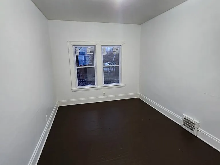 3318 E 140 ST — Photo 9