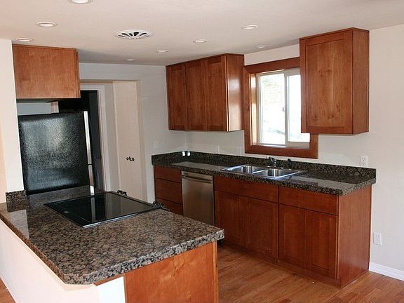 2nd image of 1909 Thorndyke Ave W