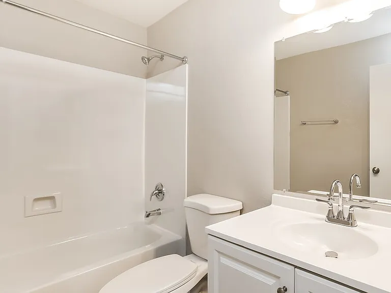 2224 S 83rd Ln — Photo 18