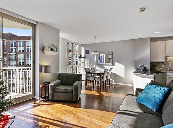 3rd image of 645 N Kingsbury St APT 1704