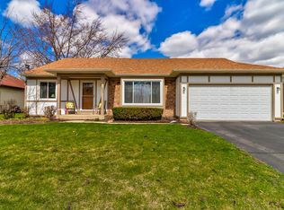 920 Mensching Rd, Roselle, IL 60172