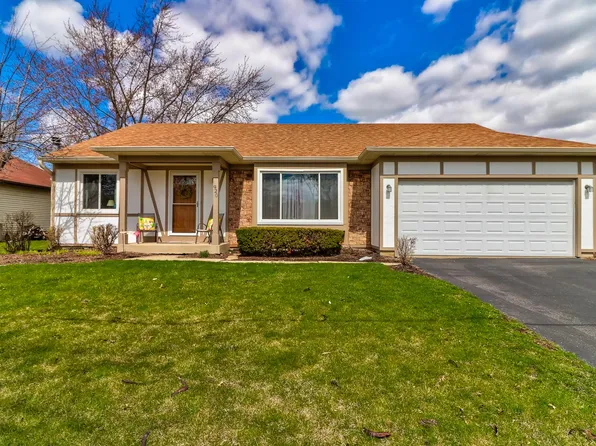 920 Mensching Rd, Roselle, IL 60172