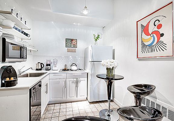 5th image of 10 E 76th St #3A