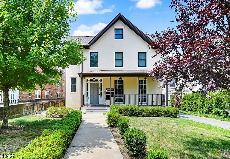 52 Elm St — Photo 1