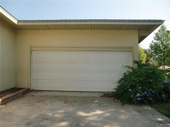3rd image of 318 N Twintree Ave