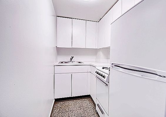 2nd image of 123 Bank St #290A
