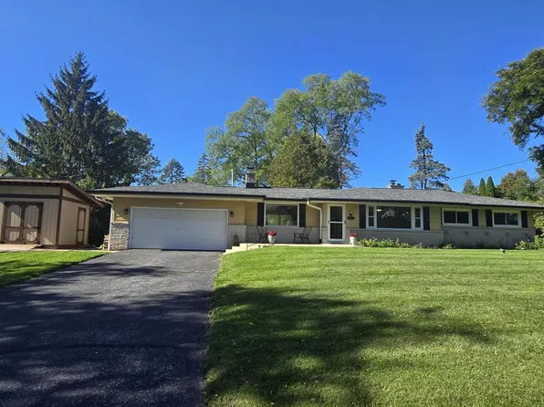 1425 S Sunny Crest DRIVE, New Berlin, WI 53146