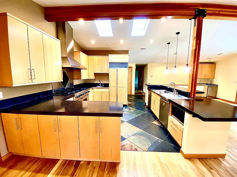306 E Curling Dr — Photo 16