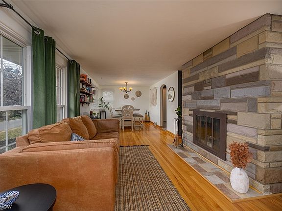 4th image of 1119 Bachtel St SE