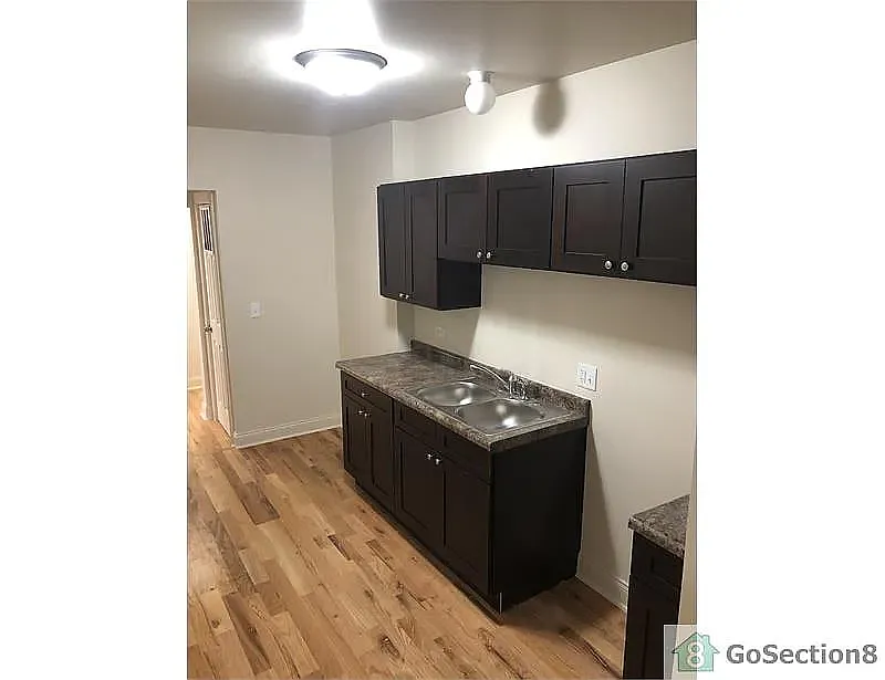 Building Photo - 4830 W Adams St #2