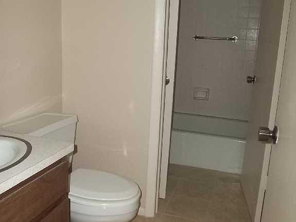 5th image of 600 Midway Dr #B