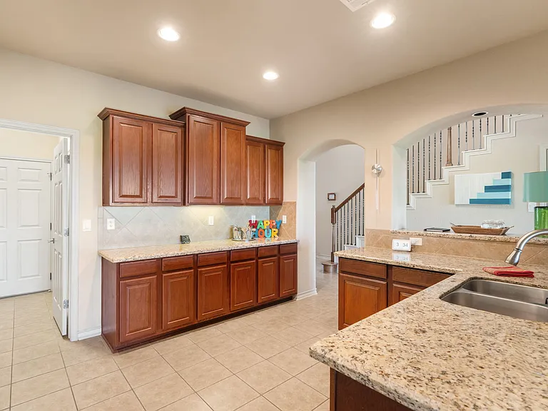 970 Parkview Dr — Photo 10