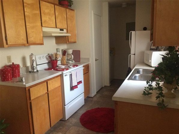 303 East Ave, Hooks, TX 75561
