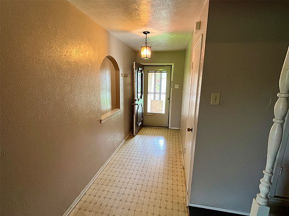 5th image of 858 Lexington Dr