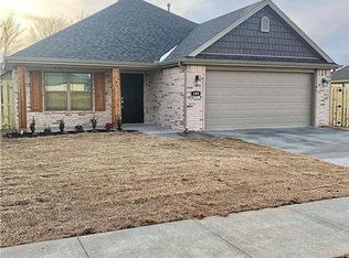 189 S Geranium Ln, Fayetteville, AR 72704
