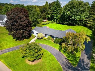 17 Ridgecrest Dr, Ridgefield, CT 06877