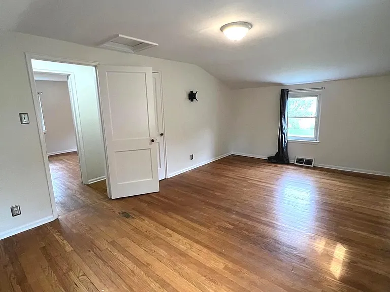 1907 Columbia Ave — Photo 16